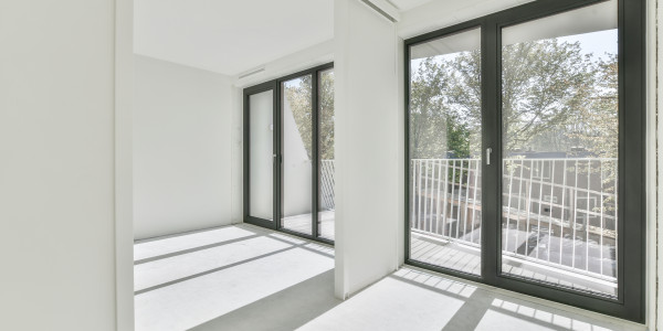 Puertas y Ventanas Insonorizadas de Aluminio / PVC Malgrat de Mar · Bisagra Oculta
