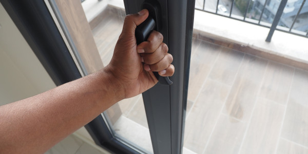 Puertas y Ventanas Insonorizadas de Aluminio / PVC Malgrat de Mar · Cierre Hermético