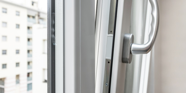 Fabricantes / Instaladores de Puertas y Ventanas de Aluminio / PVC Santa Coloma de Gramenet · Oscilobatientes - Abatibles