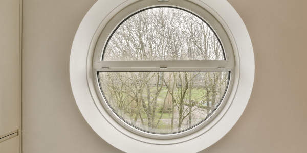 Puertas y Ventanas Aislantes de Aluminio / PVC Santa Coloma de Gramenet · Ojo de Buey, Curvada y Antiruido
